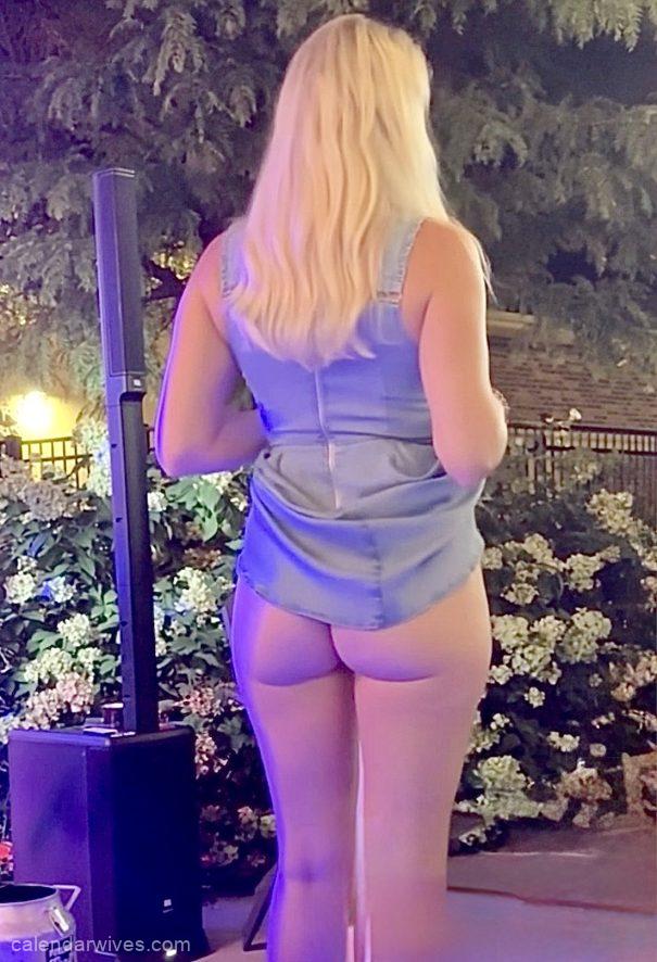 Hot Dallas wife with great ASS